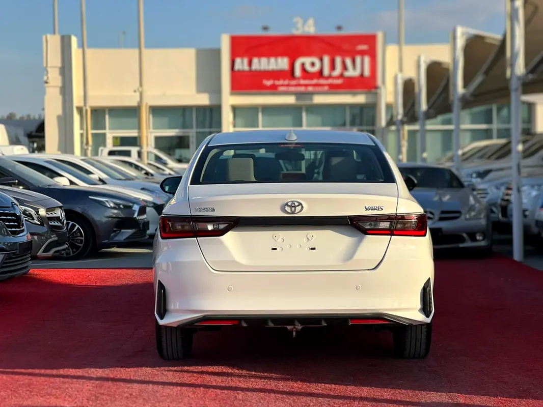 TOYOTA Yaris SE 2023 - photo 5 - Import Émirats | International Cars
