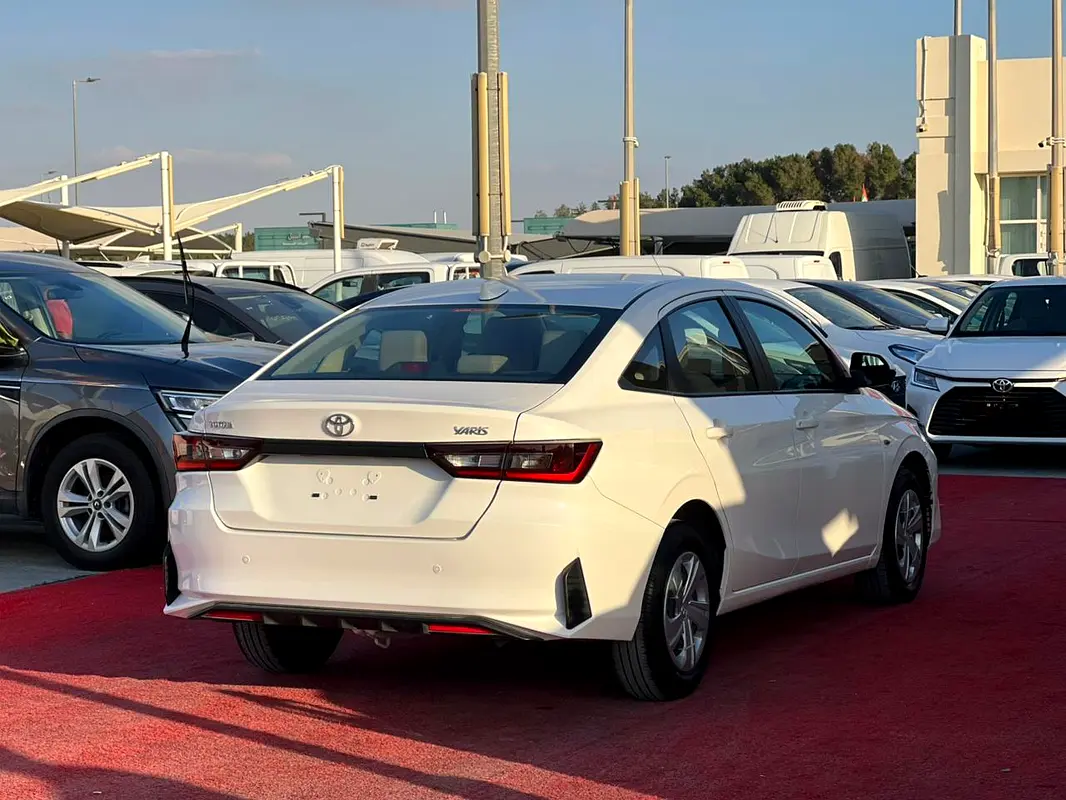 TOYOTA Yaris SE 2023 - photo 6 - Import Émirats | International Cars