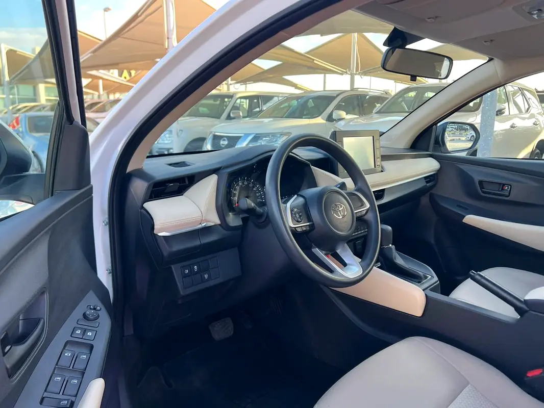 TOYOTA Yaris SE 2023 - photo 8 - Import Émirats | International Cars
