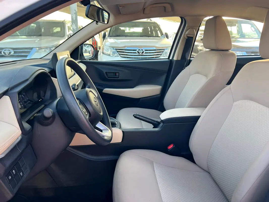 TOYOTA Yaris SE 2023 - photo 9 - Import Émirats | International Cars