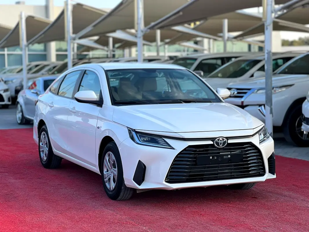 TOYOTA Yaris SE 2023