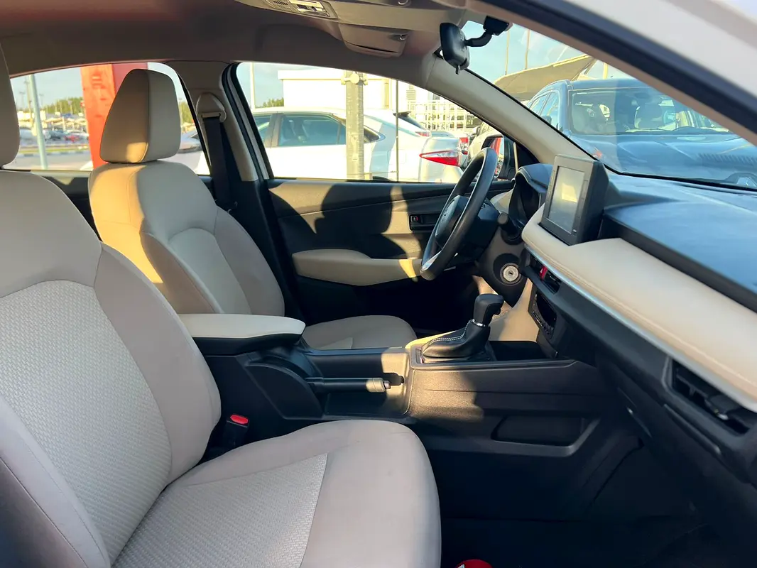 TOYOTA Yaris SE 2023 - photo 11 - Import Émirats | International Cars