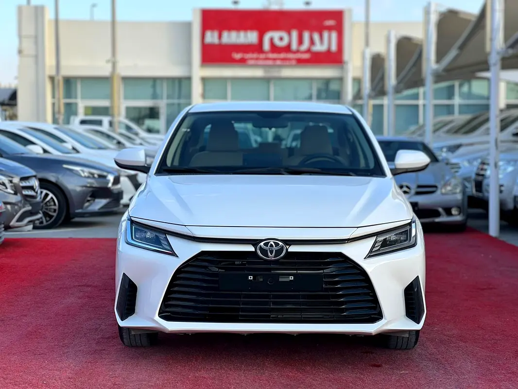 TOYOTA Yaris SE 2023 - photo 2 - Import Émirats | International Cars