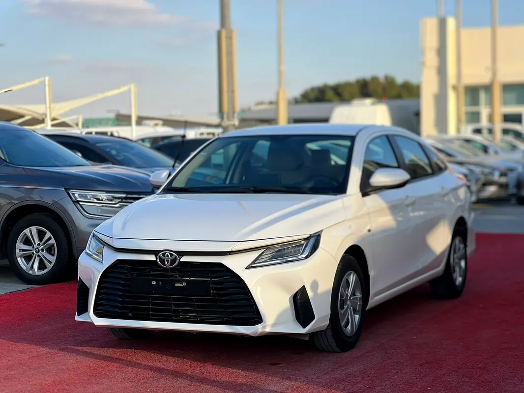 TOYOTA Yaris SE 2023 - photo 3 - Import Émirats | International Cars