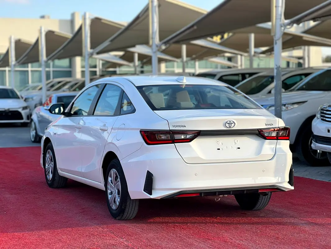 TOYOTA Yaris SE 2023 - photo 4 - Import Émirats | International Cars