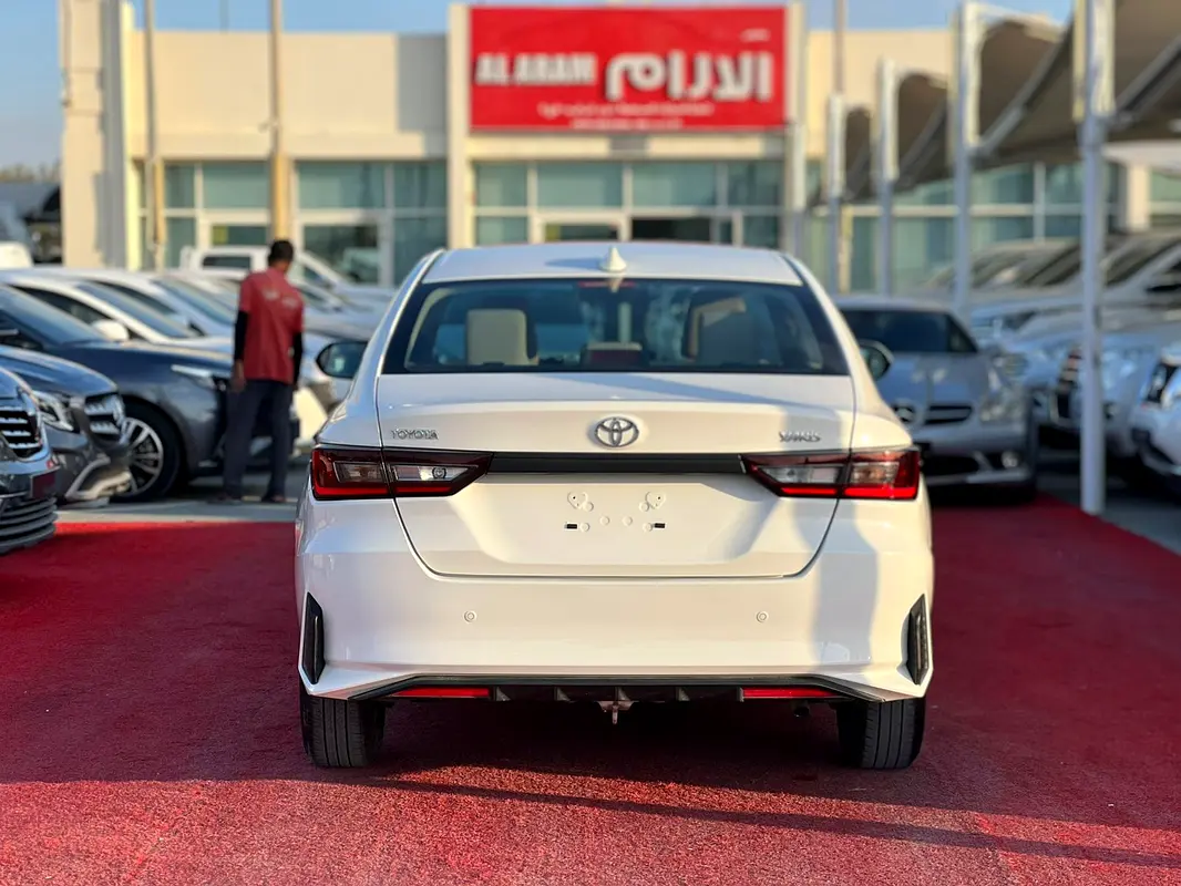 TOYOTA Yaris SE 2023 - photo 5 - Import Émirats | International Cars