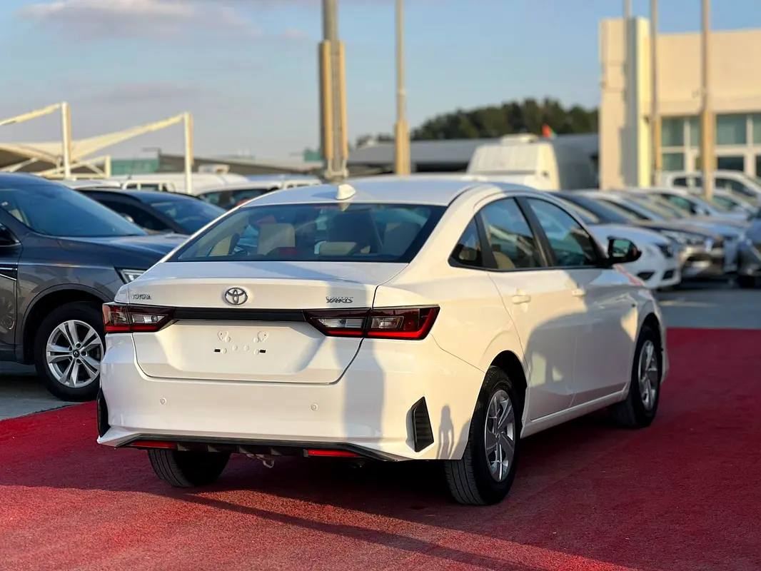 TOYOTA Yaris SE 2023 - photo 6 - Import Émirats | International Cars