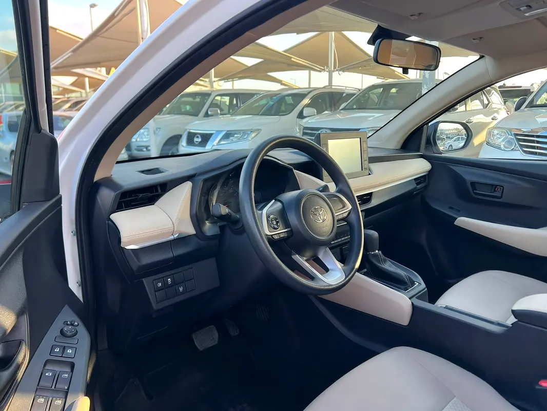 TOYOTA Yaris SE 2023 - photo 8 - Import Émirats | International Cars