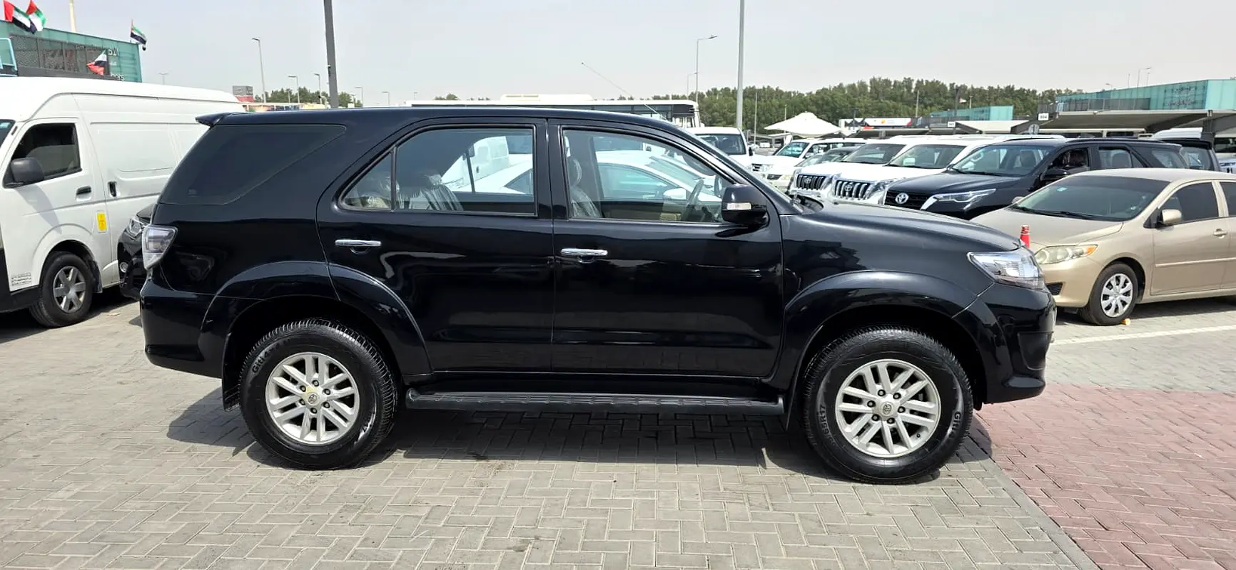 TOYOTA Fortuner SR5 2012 - photo 10 - Import Émirats | International Cars