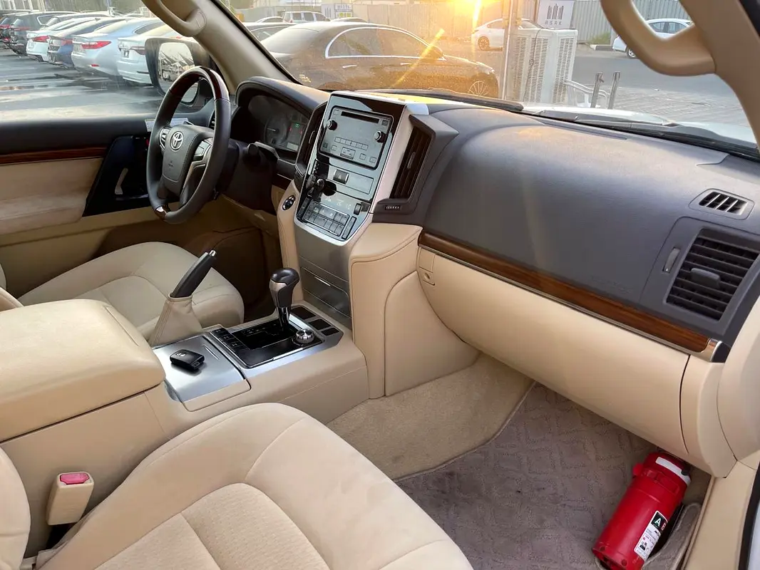 TOYOTA Land Cruiser GXR 2016 - photo 10 - Import Émirats | International Cars