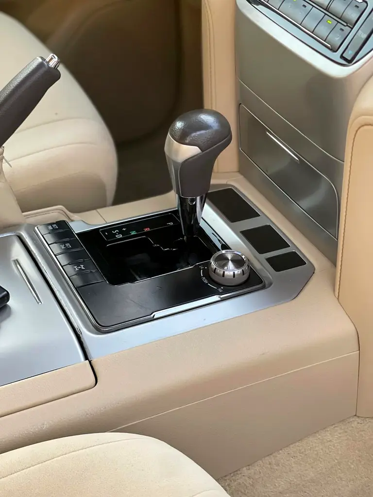 TOYOTA Land Cruiser GXR 2016 - photo 12 - Import Émirats | International Cars