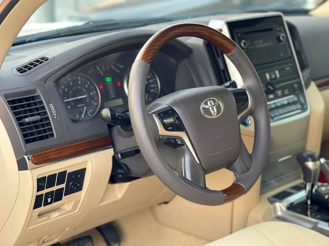 TOYOTA Land Cruiser GXR 2016 - photo 7 - Import Émirats | International Cars