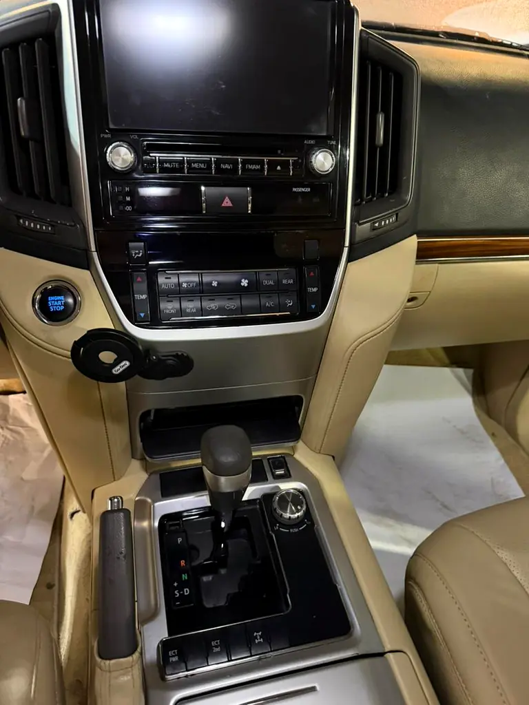 TOYOTA Land Cruiser 4.0L 2016 - photo 8 - Import Émirats | International Cars