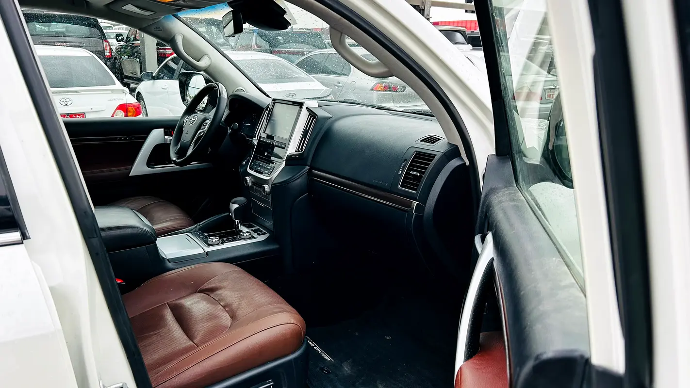 TOYOTA Land Cruiser VXR Grand Touring 2021 - photo 12 - Import Émirats | International Cars