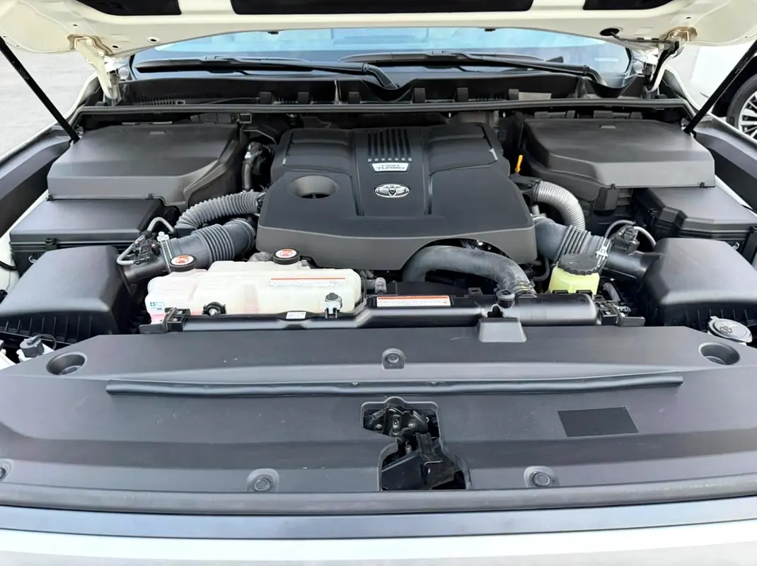 TOYOTA Land Cruiser GXR 2024 - photo 10 - Import Émirats | International Cars