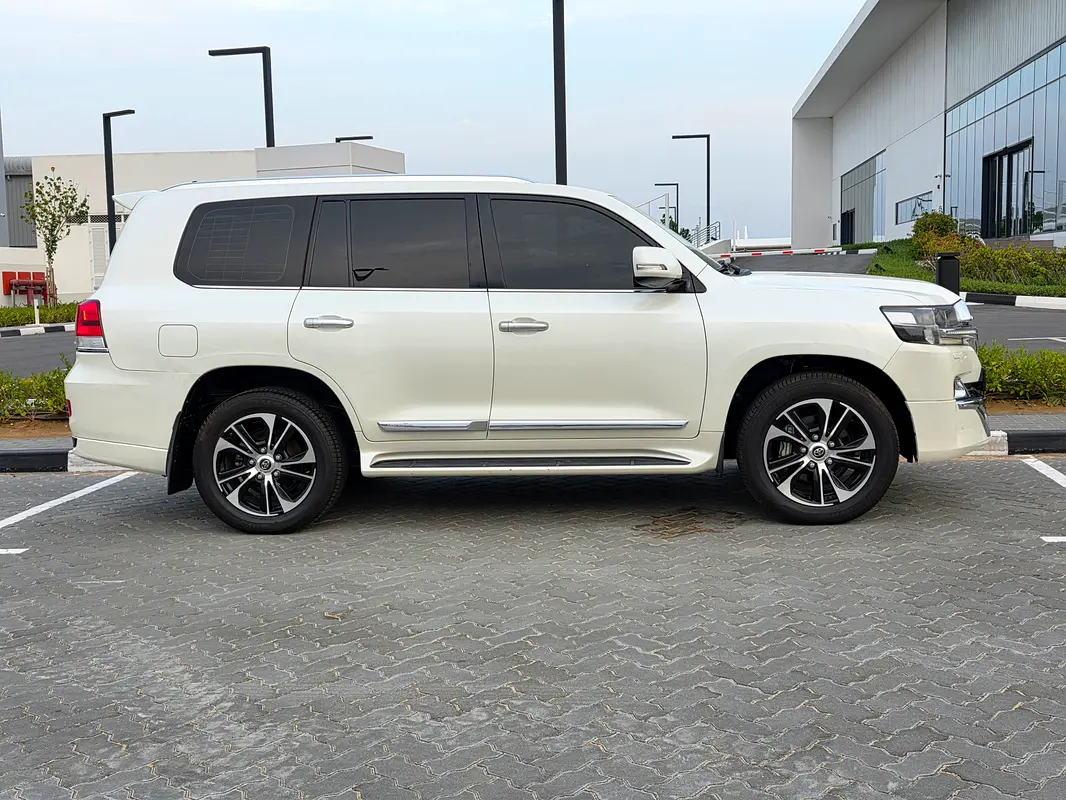 TOYOTA Land Cruiser GXR Grand Touring 2021 - photo 2 - Import Émirats | International Cars