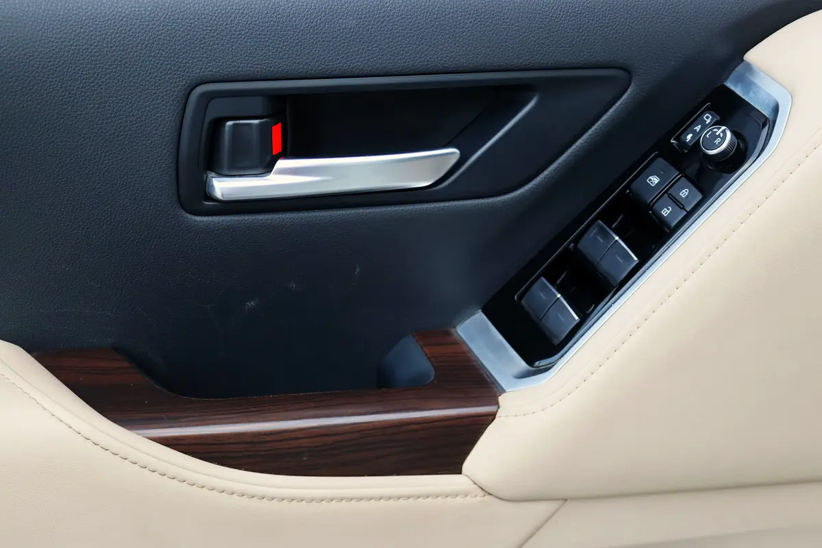 TOYOTA Land Cruiser GXR 2024 - photo 12 - Import Émirats | International Cars