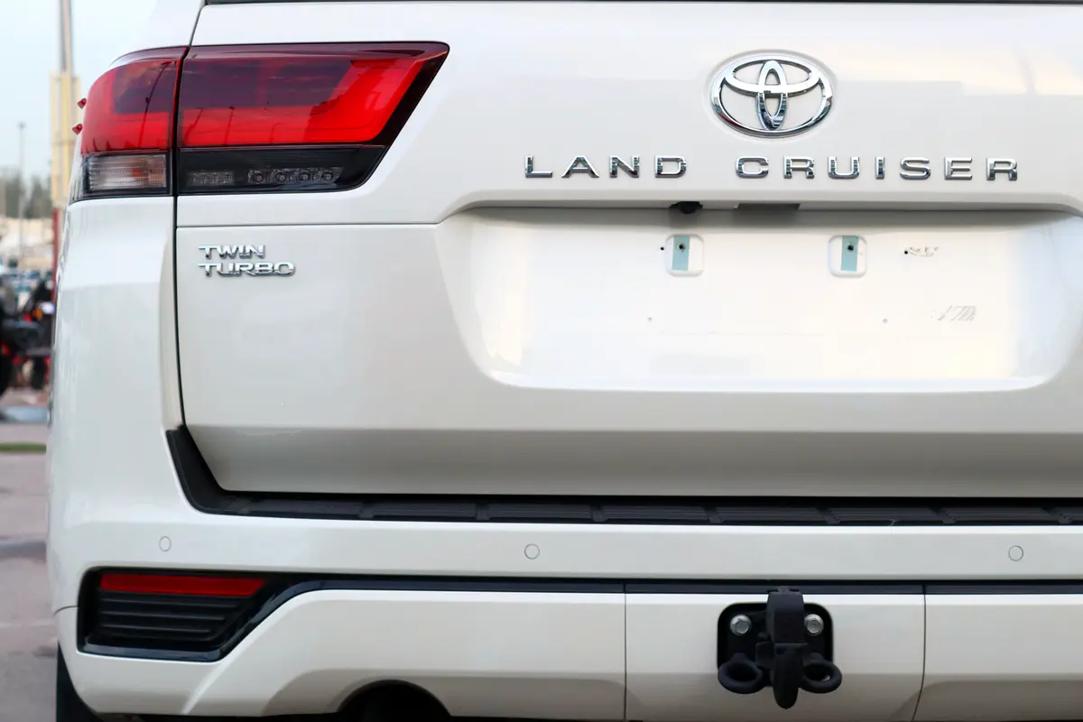 TOYOTA Land Cruiser GXR 2024 - photo 9 - Import Émirats | International Cars