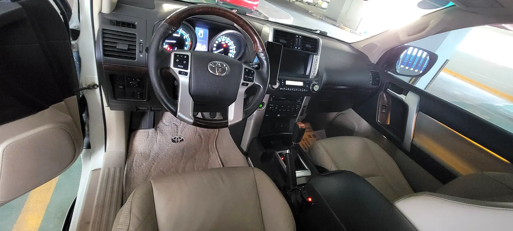 TOYOTA Prado VXL 2010 - photo 11 - Import Émirats | International Cars