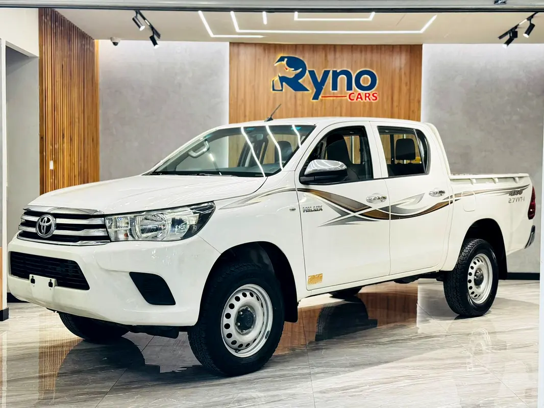 TOYOTA Hilux Double Cab AWD 2017 - photo 3 - Import Émirats | International Cars
