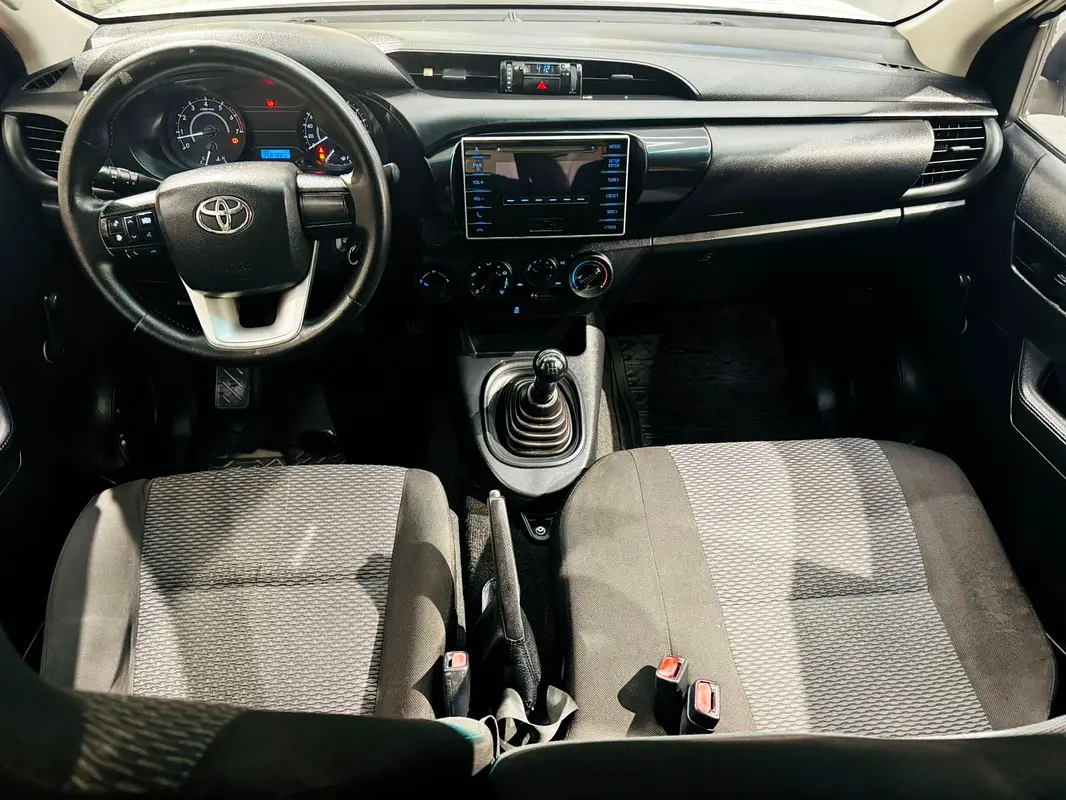 TOYOTA Hilux Double Cab AWD 2017 - photo 5 - Import Émirats | International Cars