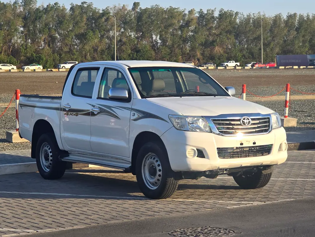 TOYOTA Hilux Double Cab GL 2015 - photo 2 - Import Émirats | International Cars