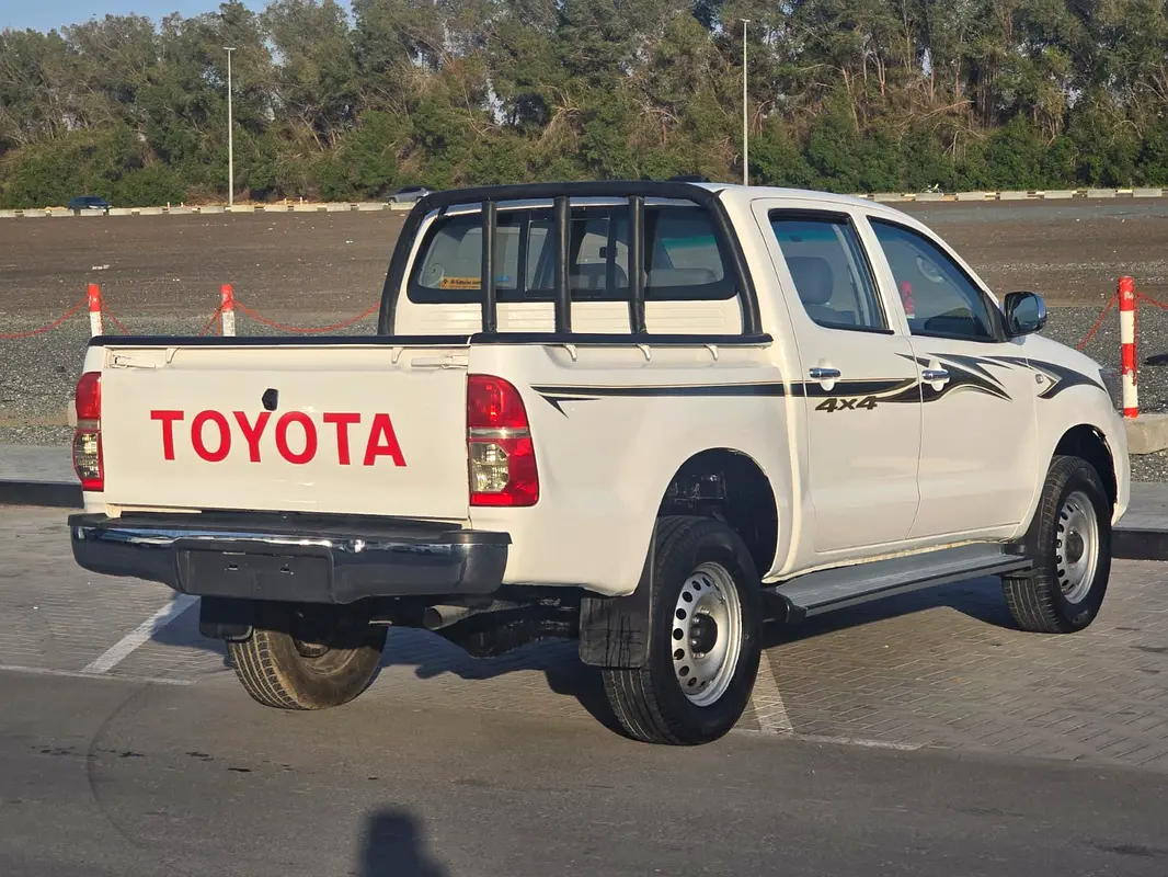 TOYOTA Hilux Double Cab GL 2015 - photo 5 - Import Émirats | International Cars