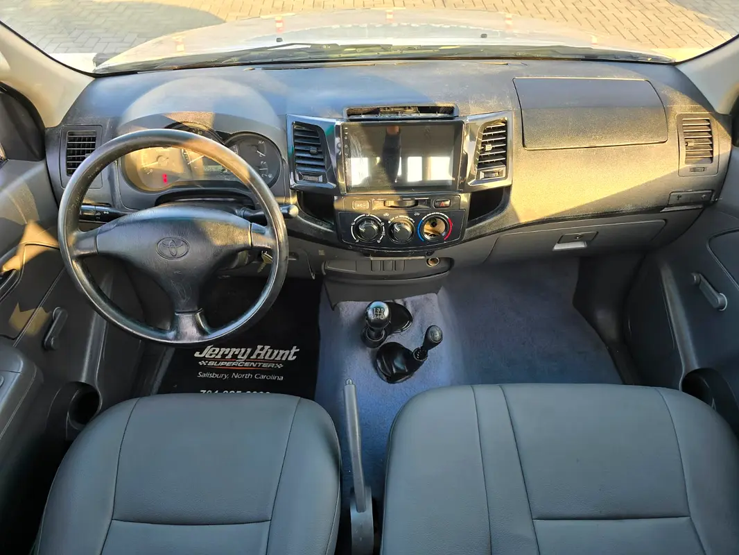TOYOTA Hilux Double Cab GL 2015 - photo 7 - Import Émirats | International Cars