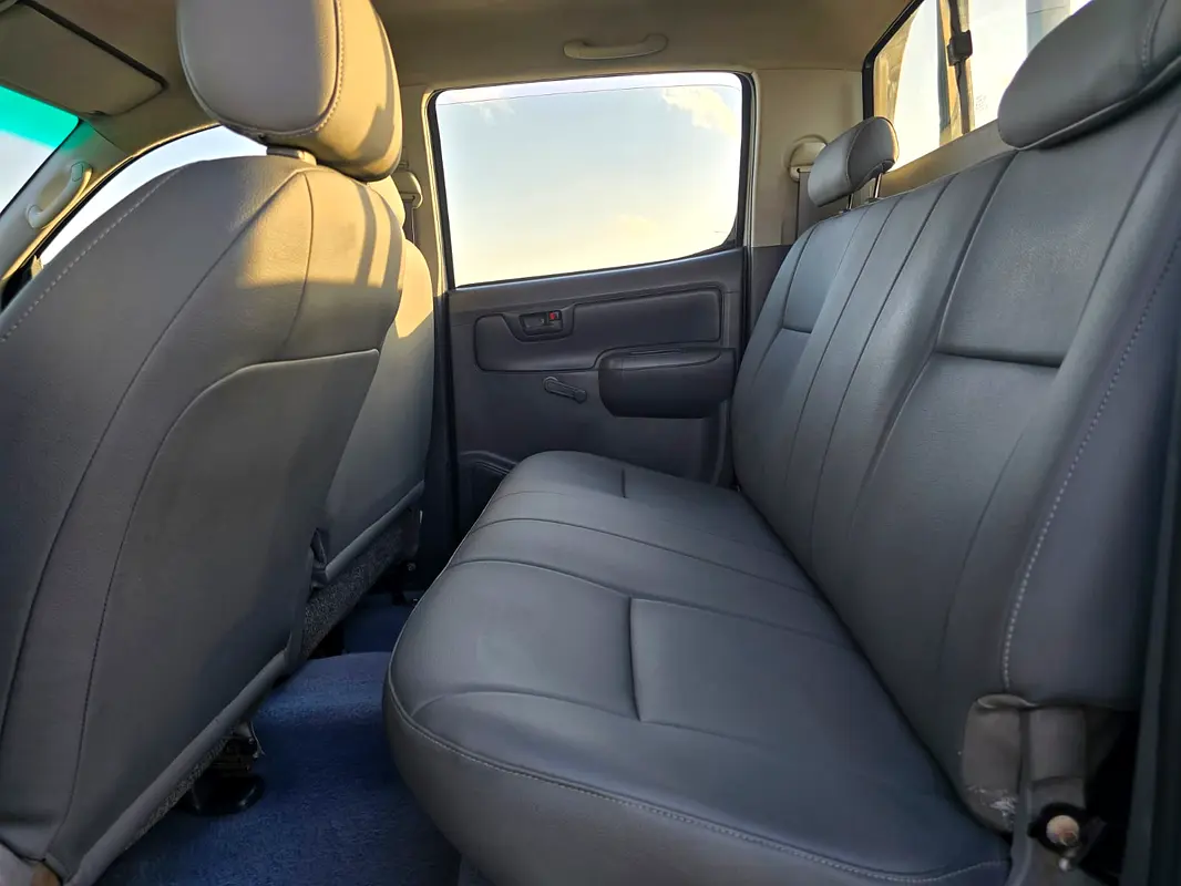 TOYOTA Hilux Double Cab GL 2015 - photo 8 - Import Émirats | International Cars