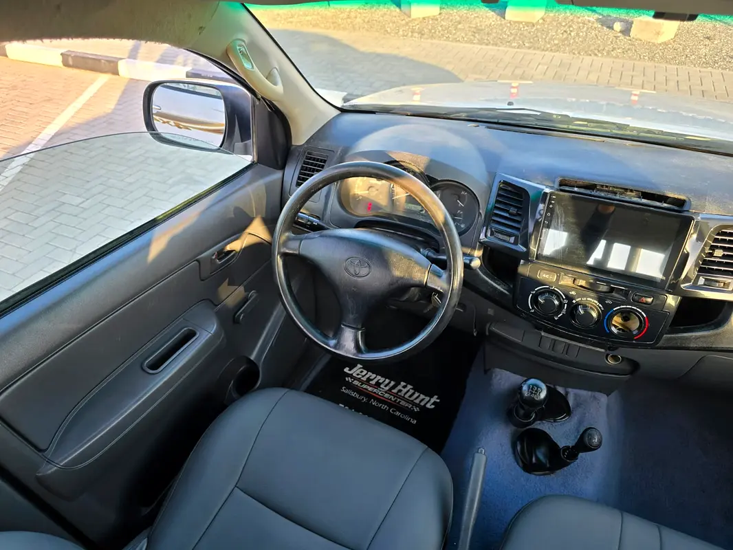TOYOTA Hilux Double Cab GL 2015 - photo 9 - Import Émirats | International Cars