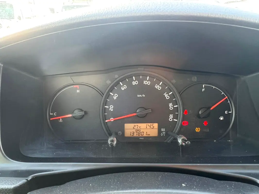 TOYOTA Hiace GL 2023 - photo 10 - Import Émirats | International Cars