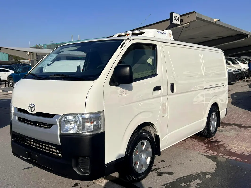 TOYOTA Hiace GL 2023 - photo 3 - Import Émirats | International Cars