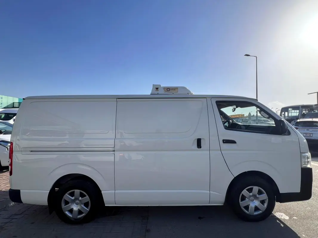TOYOTA Hiace GL 2023 - photo 4 - Import Émirats | International Cars