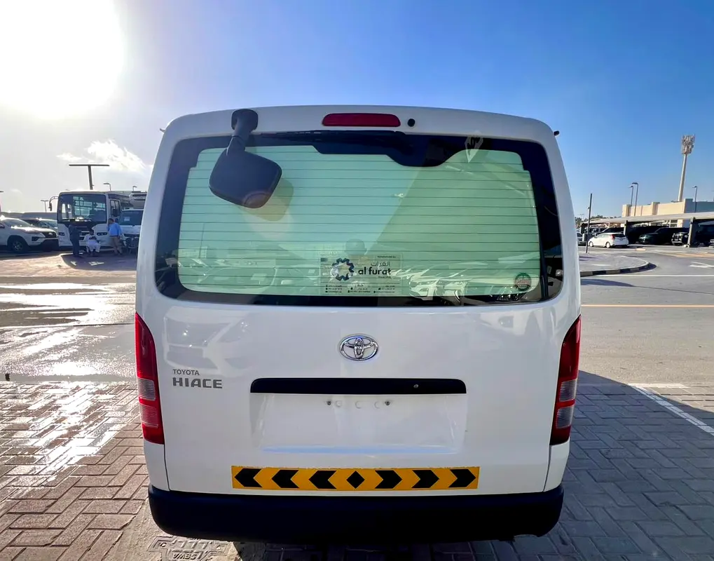 TOYOTA Hiace GL 2023 - photo 5 - Import Émirats | International Cars
