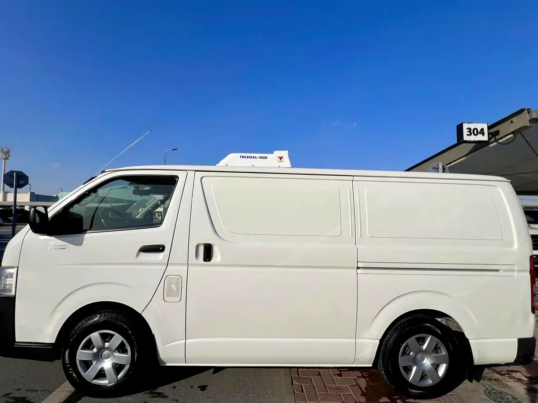 TOYOTA Hiace GL 2023 - photo 6 - Import Émirats | International Cars