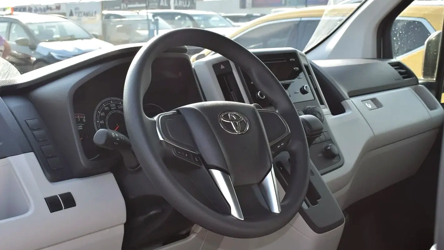 TOYOTA Hiace Standard 2026 - photo 12 - Import Émirats | International Cars