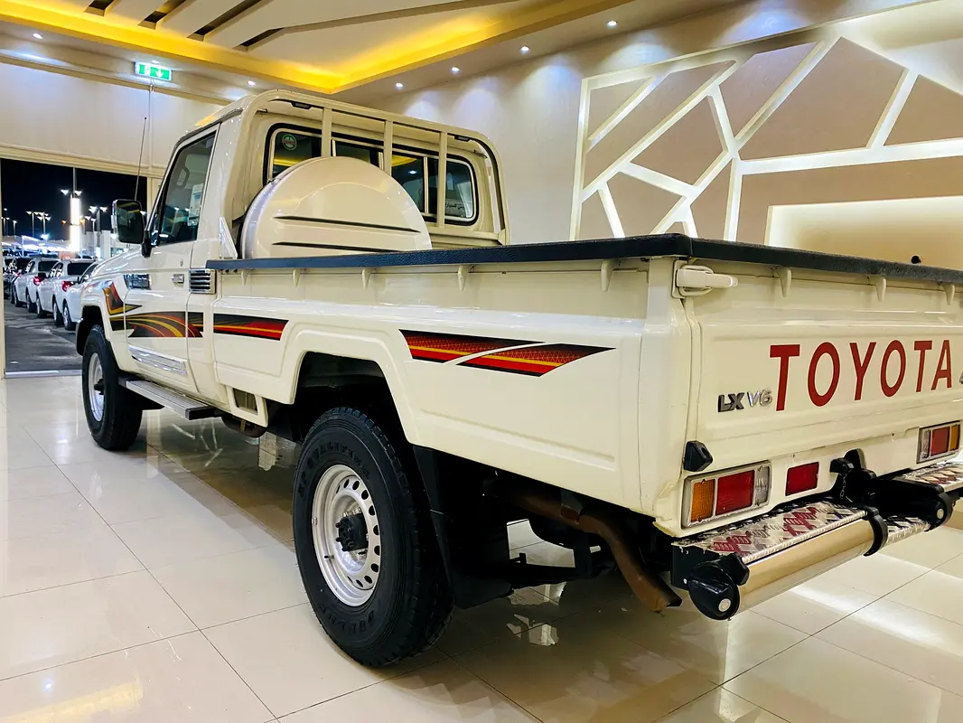 TOYOTA Land Cruiser 70 Series LC 79 LX 2022 - photo 10 - Import Émirats | International Cars