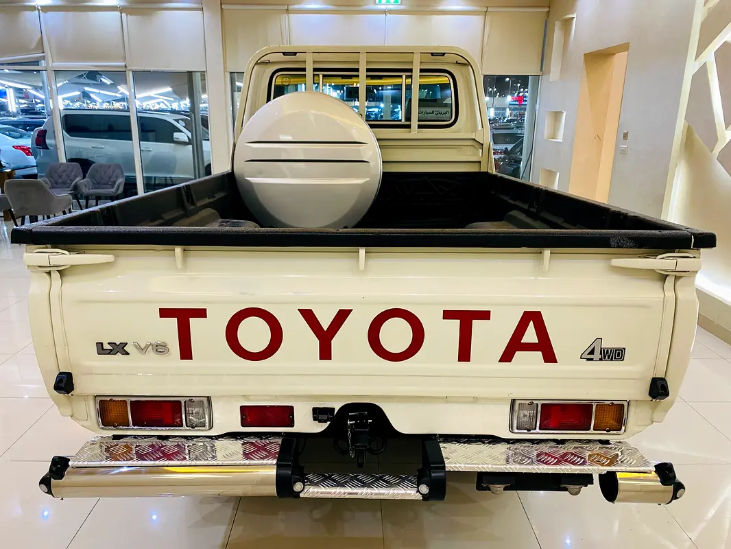 TOYOTA Land Cruiser 70 Series LC 79 LX 2022 - photo 11 - Import Émirats | International Cars