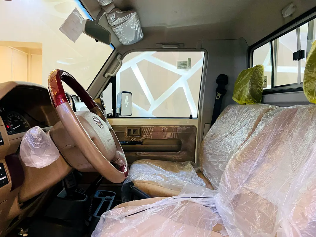 TOYOTA Land Cruiser 70 Series LC 79 LX 2022 - photo 12 - Import Émirats | International Cars