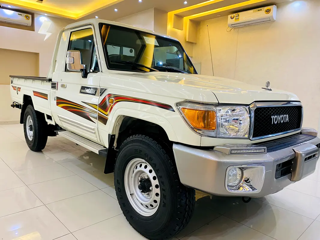 TOYOTA Land Cruiser 70 Series LC 79 LX 2022 - photo 2 - Import Émirats | International Cars