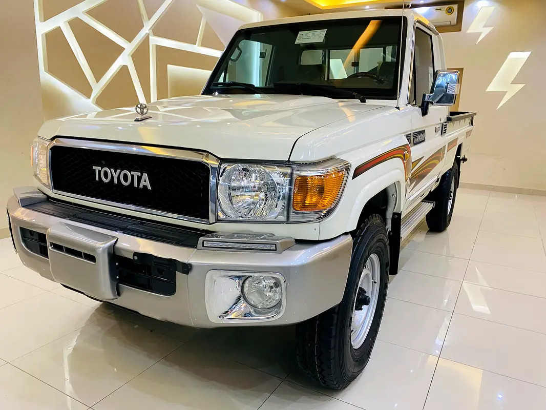 TOYOTA Land Cruiser 70 Series LC 79 LX 2022 - photo 3 - Import Émirats | International Cars