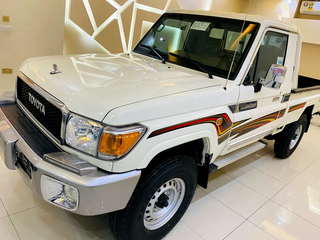 TOYOTA Land Cruiser 70 Series LC 79 LX 2022 - photo 4 - Import Émirats | International Cars