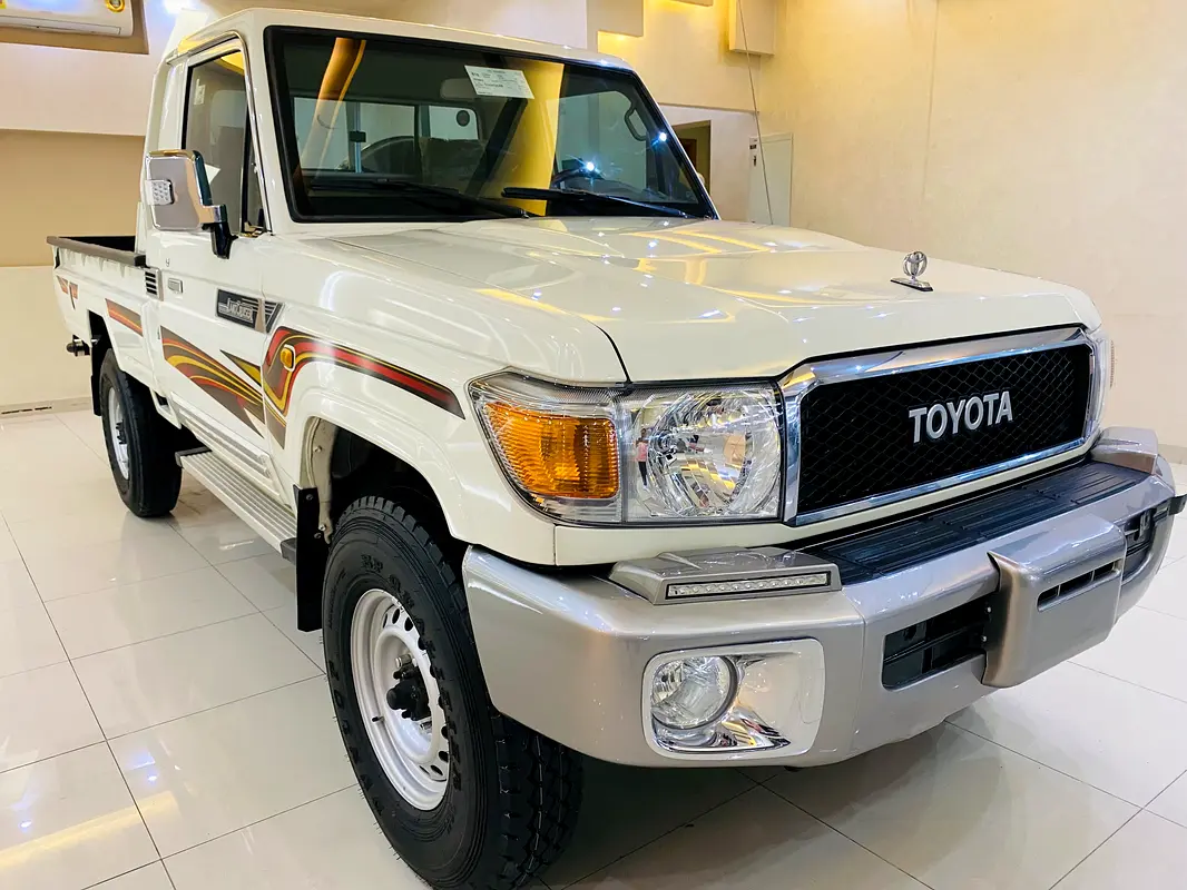 TOYOTA Land Cruiser 70 Series LC 79 LX 2022 - photo 5 - Import Émirats | International Cars