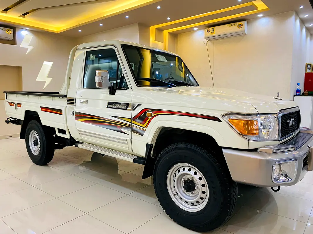 TOYOTA Land Cruiser 70 Series LC 79 LX 2022 - photo 6 - Import Émirats | International Cars