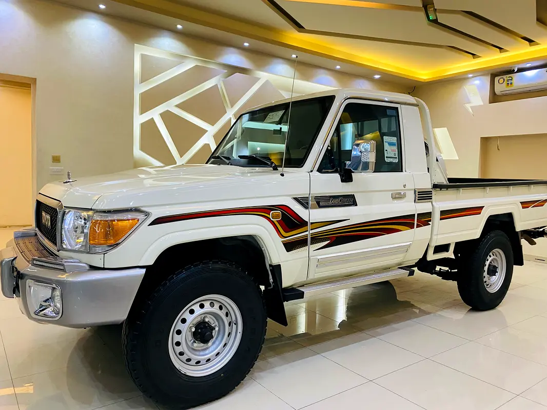 TOYOTA Land Cruiser 70 Series LC 79 LX 2022 - photo 7 - Import Émirats | International Cars