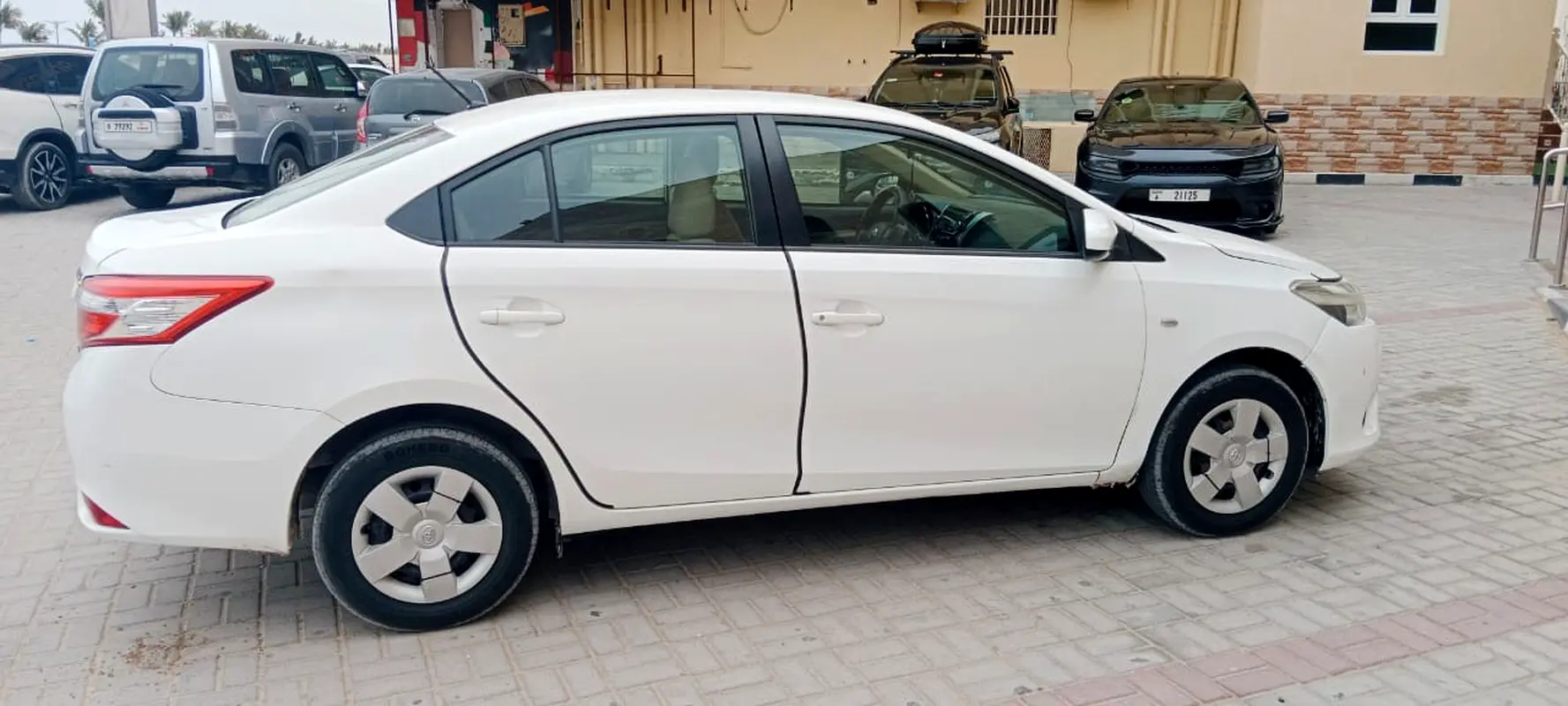 TOYOTA Yaris SE 2017 - photo 5 - Import Émirats | International Cars