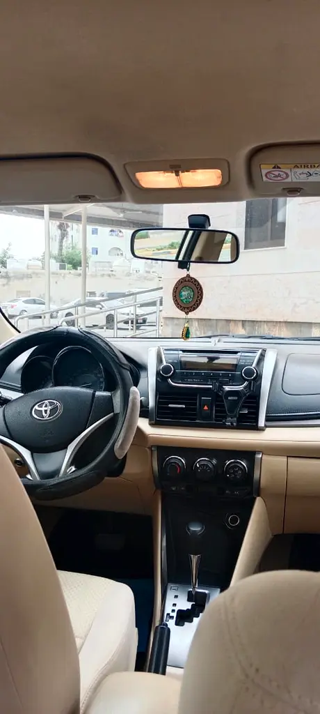 TOYOTA Yaris SE 2017 - photo 6 - Import Émirats | International Cars