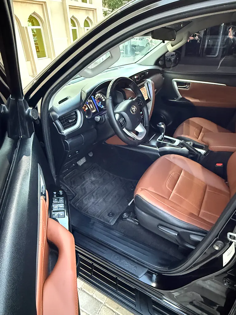 TOYOTA Fortuner VXR 2016 - photo 11 - Import Émirats | International Cars