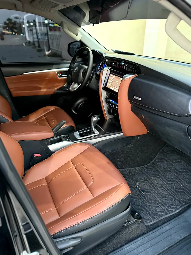 TOYOTA Fortuner VXR 2016 - photo 12 - Import Émirats | International Cars