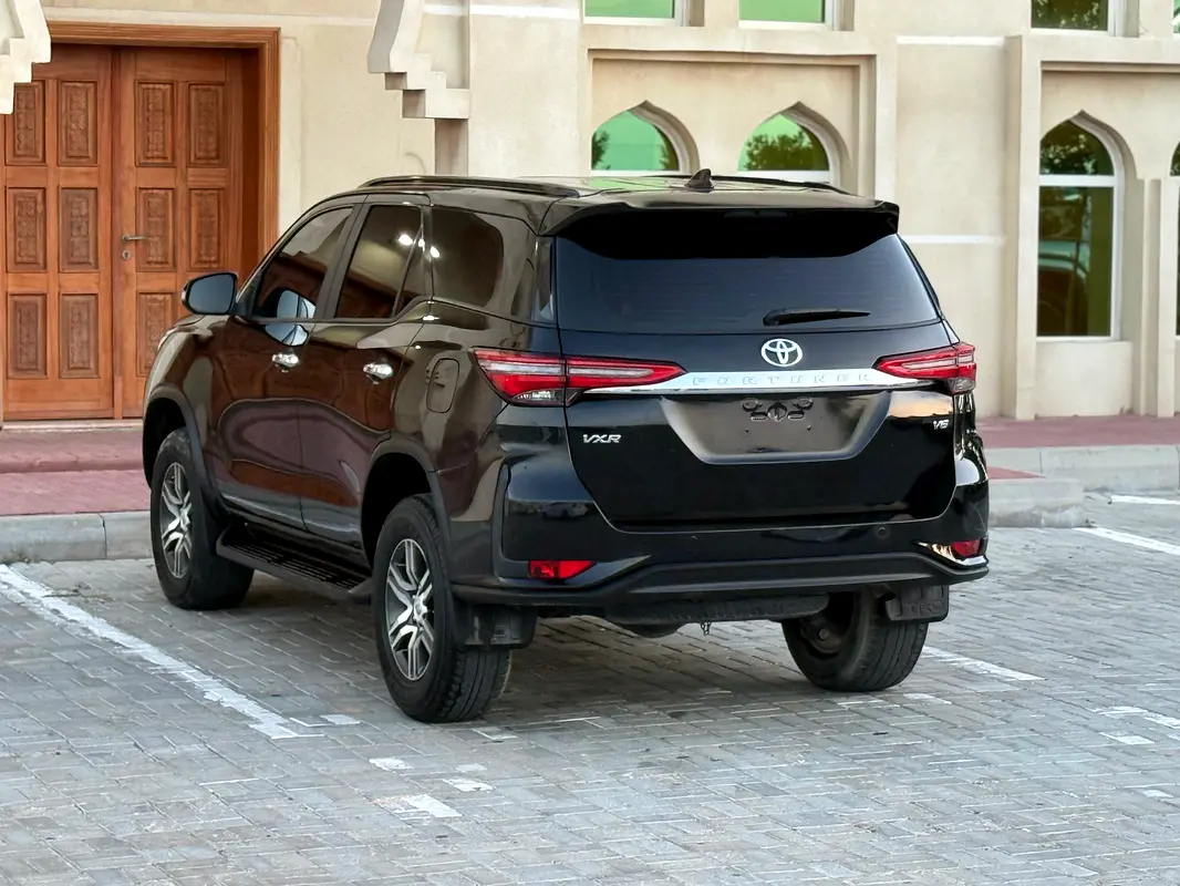 TOYOTA Fortuner VXR 2016 - photo 6 - Import Émirats | International Cars